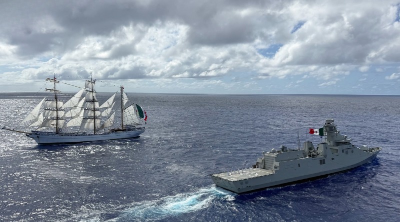 RETOMA CUAUHTÉMOC MANIOBRAS NAVALES JUNTO A BUQUE DE GUERRA