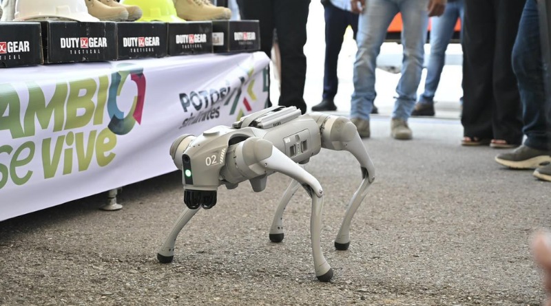 EL GOBERNADOR RICARDO GALLARDO PONE EN OPERACIÓN LOS PRIMEROS PERROS ROBOT EN SLP