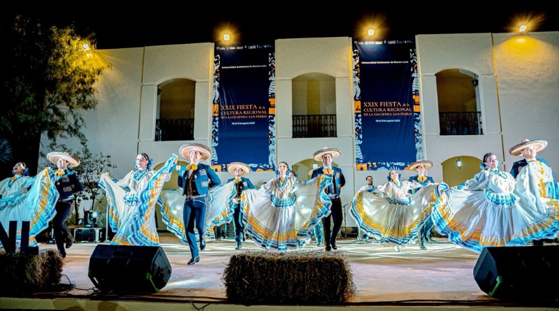 CELEBRA FIESTA CULTURAL TRES DÉCADAS
