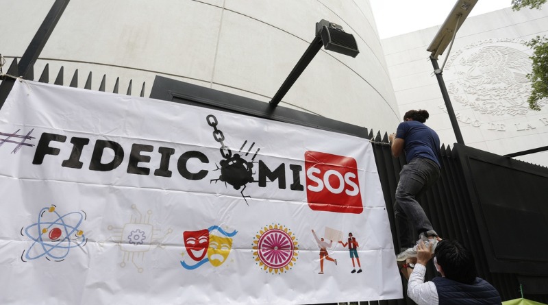 EXTINGUE FIDEICOMISOS 4T… Y CREA LOS SUYOS