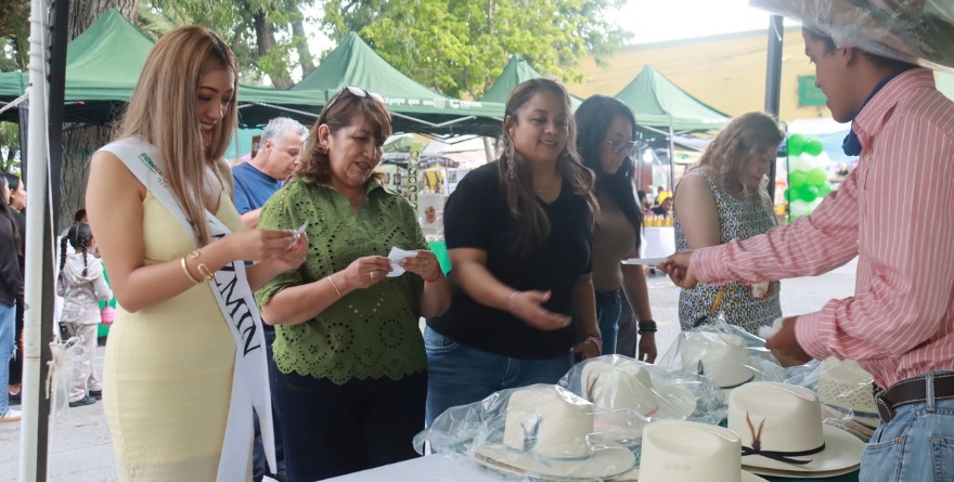 Exhiben producción artesanal en Cedral