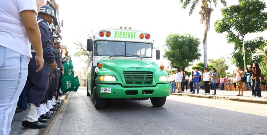 Ciudadanos estrenan transporte en Rioverde
