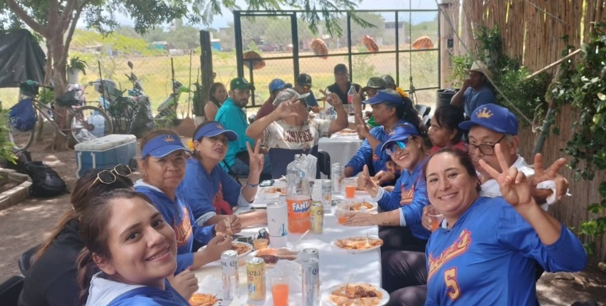 Celebración y sóftbol en Ciudad Fernández