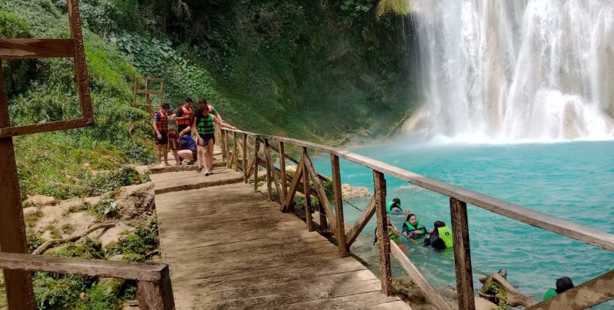 ADVIERTEN RIESGOS EN MINAS VIEJAS; TURISTA RESULTA LESIONADA TRAS RESBALÓN