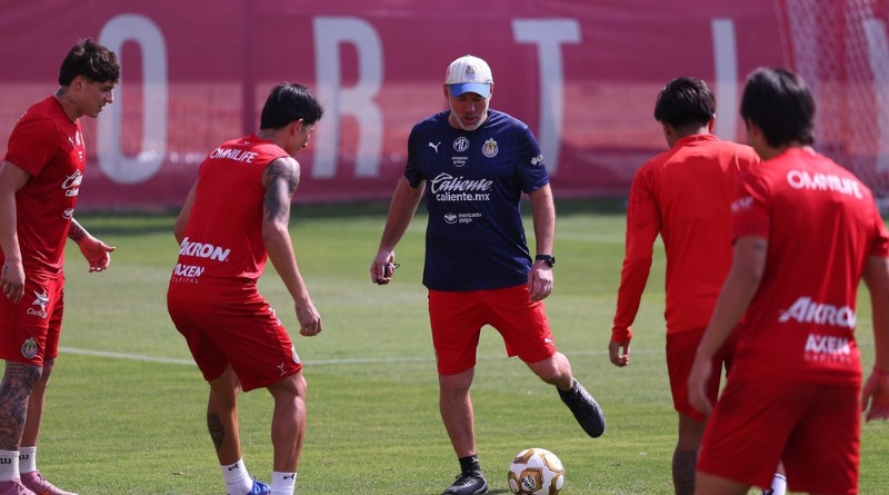 MILITO CONFÍA EN QUE CHIVAS PELEARÁ EL TÍTULO DE LIGA MX