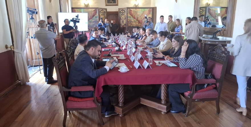 Cabildo aumenta sueldo a burócratas
