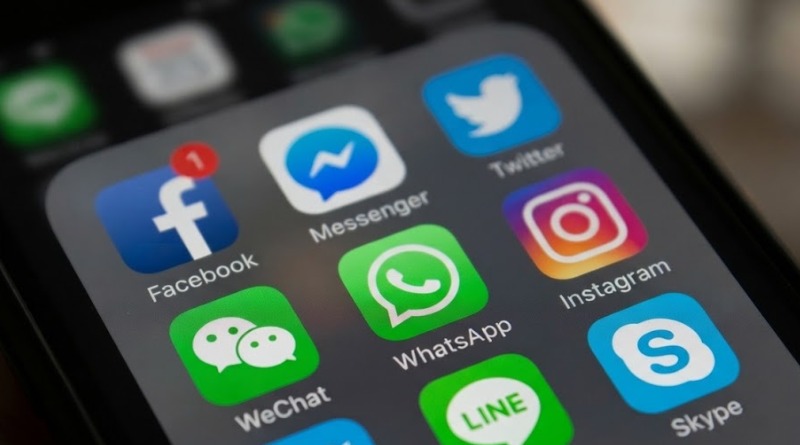FRENA FRANCIA PROHIBICIÓN DE REDES A MENORES DE 15 AÑOS