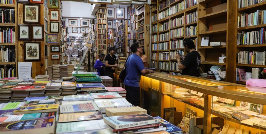 LIBRERÍAS DE VIEJO QUE RESISTEN                      