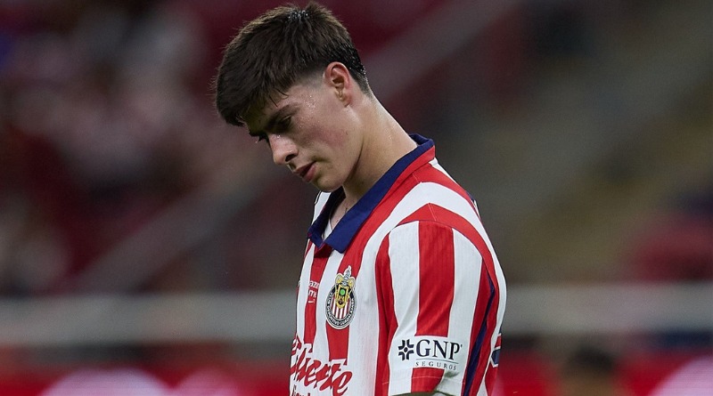 SI SE VA ‘HORMIGA’, CHIVAS NO IRÁ POR OTRO DELANTERO