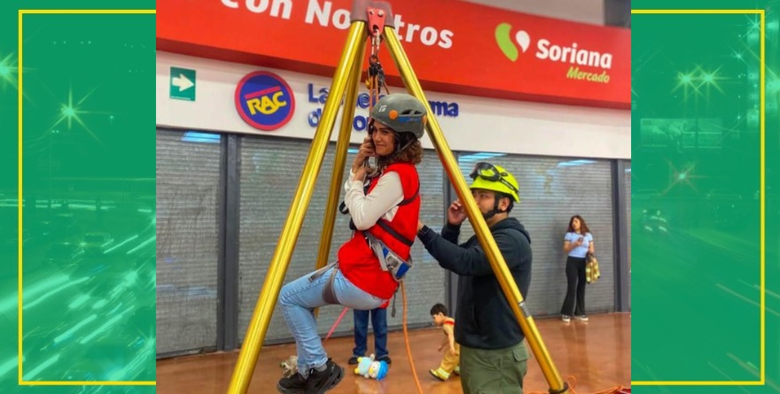 Bomberos prueban trípode de rescate