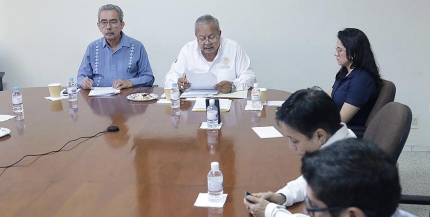 Reconocen a trabajadores sociales