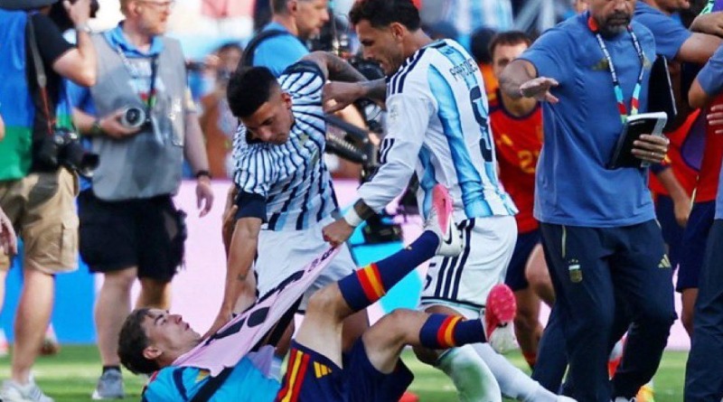 SUSPENDE FIFA 10 PARTIDOS A PAREDES POR PELEA EN LA FINAL