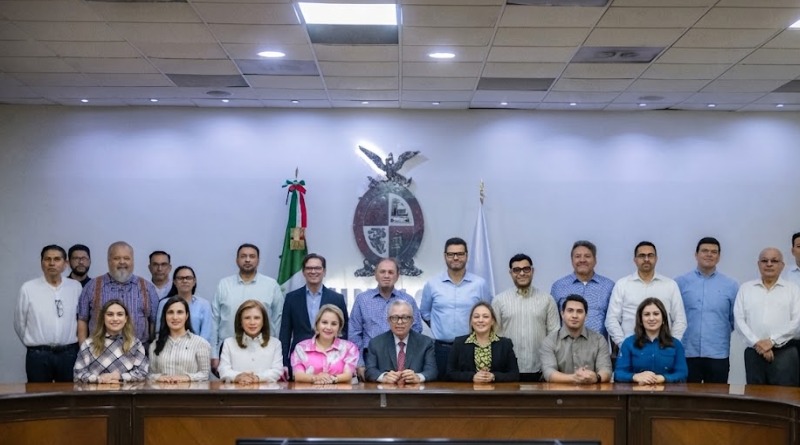 SE REÚNE ROCHA CON GABINETE, TRAS RETOMAR GUBERNATURA