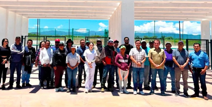 Autoridades examinan Parque Las Camelias