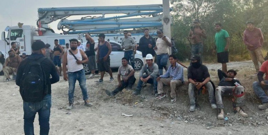 Denuncian falta de pago en obras de Bienestar