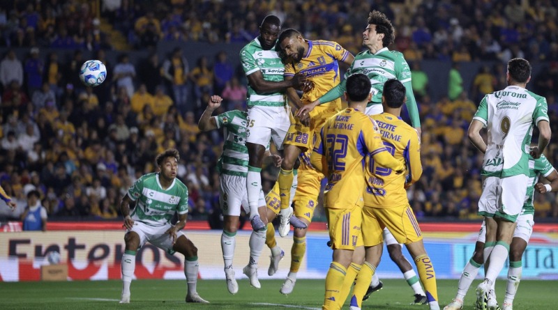 TIGRES PONE AL SANTOS DE CABEZA