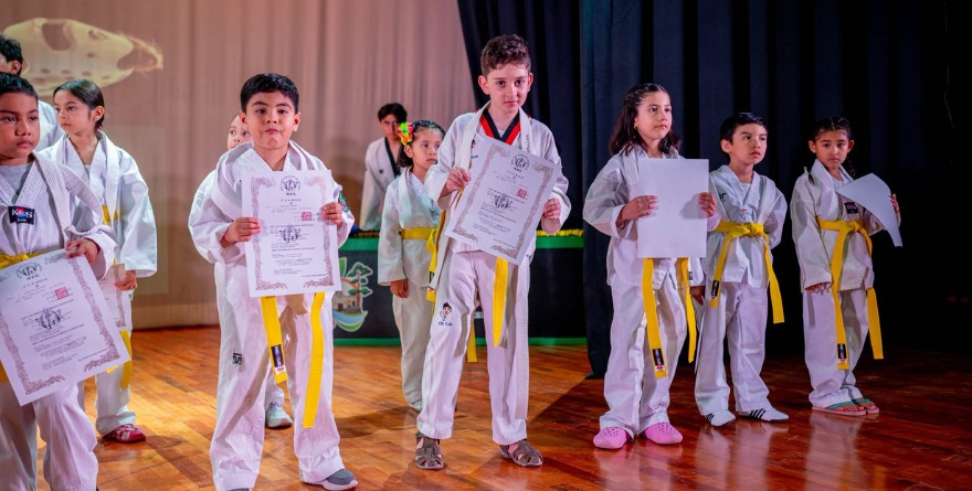 Reconocen a alumnos de Tae Kwon Do