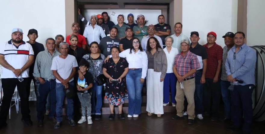 Transportistas pactan agenda con la SCT