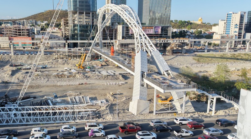 CONSTRUYEN CONEXIÓN DE PUENTE ‘PARCHADO’ SOBRE MORONES