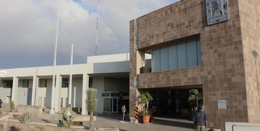 Galindo eleva deuda municipal.