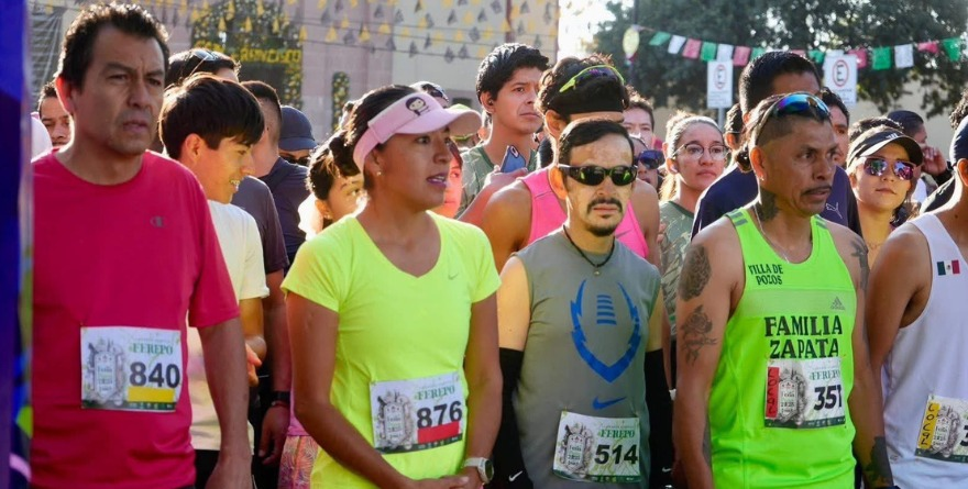 Corre con banda en Villa de Pozos