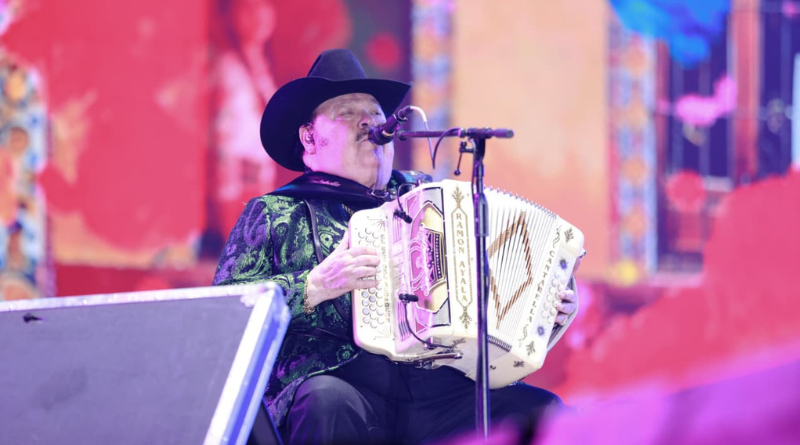EL REY DEL ACORDEÓN, RAMÓN AYALA, HACE VIBRAR LA FENAPO