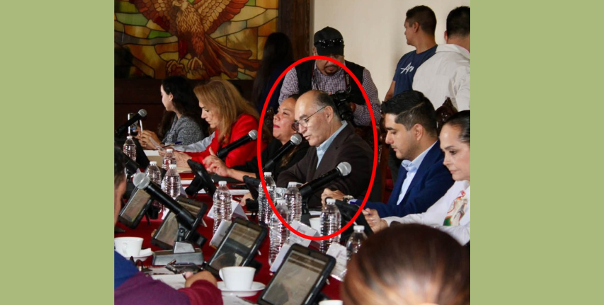 Ciudadana reclama servicios básicos en cabildo y Galindo se retira