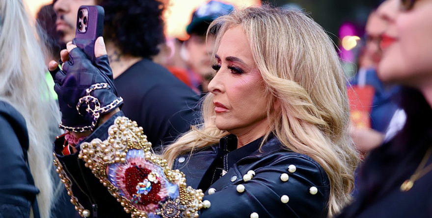 MAR SOLÍS RECIBE APOYO DE SU MADRE EN EL FESTIVAL ARRE