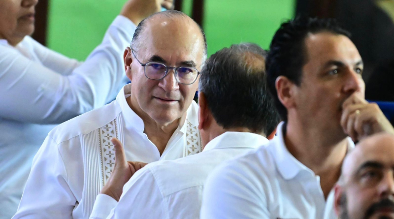 DE LA PRIMERA FILA A LA ZONA GENERAL: RELEGAN A ENRIQUE GALINDO EN EVENTO DE SHEINBAUM
