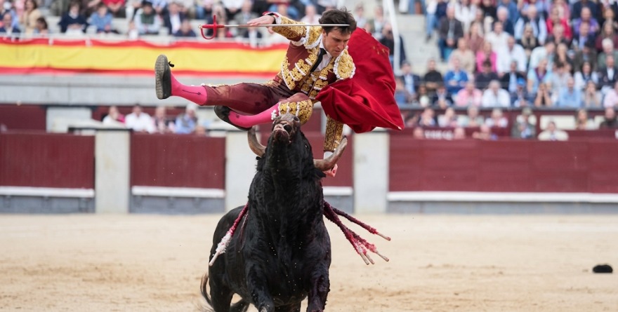 ROCA REY SE LLEVA NUEVO SUSTO EN NIMES