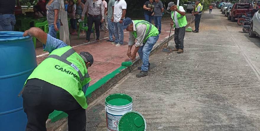 Gallardo lleva renovación a comunidades