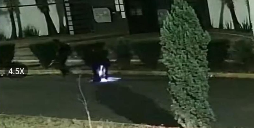 Ayuntamiento presume mientras oscurece