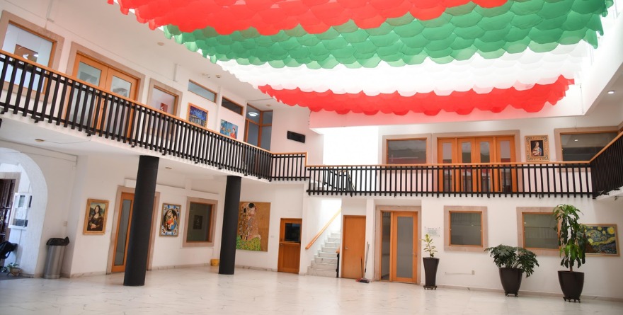 Navarro engalana Palacio Municipal
