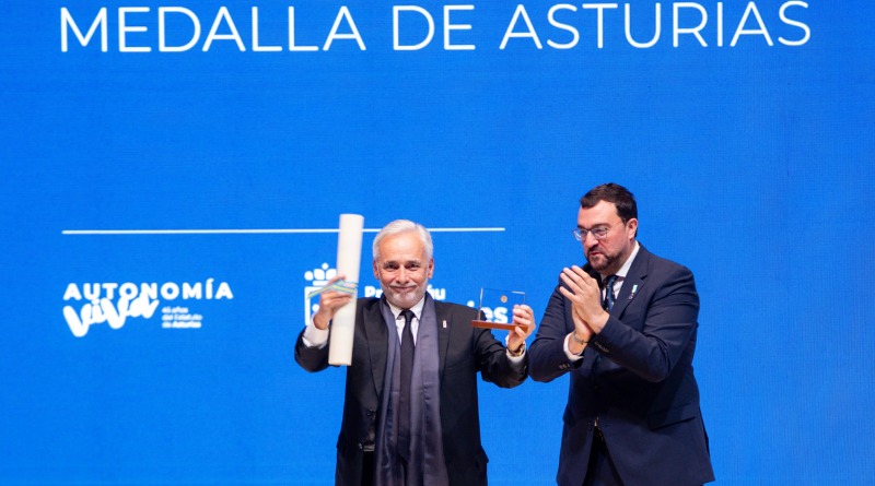 RECIBE REAL OVIEDO MEDALLA DE ASTURIAS EN SU CENTENARIO