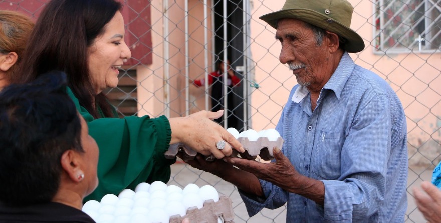 Aradillas realiza apoyos alimentarios