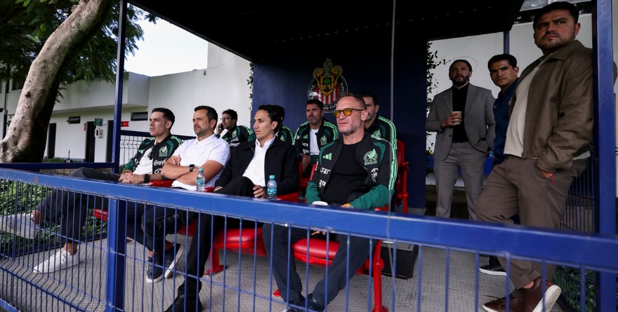 RAFA MÁRQUEZ VISITA A CHIVAS EN VERDE VALLE