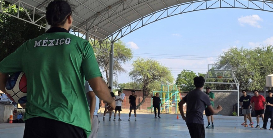 Clínica de básquetbol en San Ciro