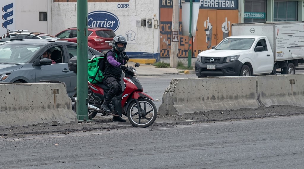 Motociclistas llevan al límite su imprudencia