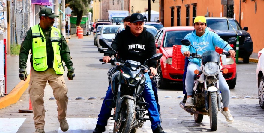 Pozos refuerza seguridad motociclista