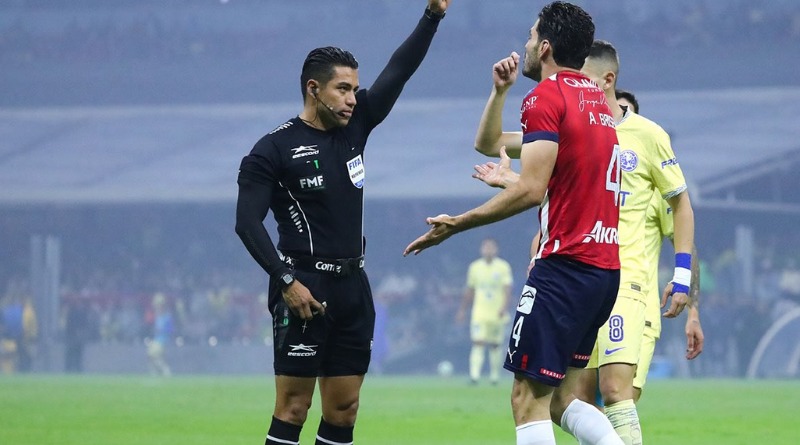 VÍCTOR CÁCERES SERÁ EL ÁRBITRO DEL AMÉRICA VS. CHIVAS