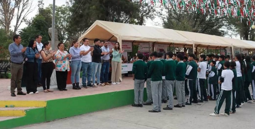 Brindan consulta gratuita a familias