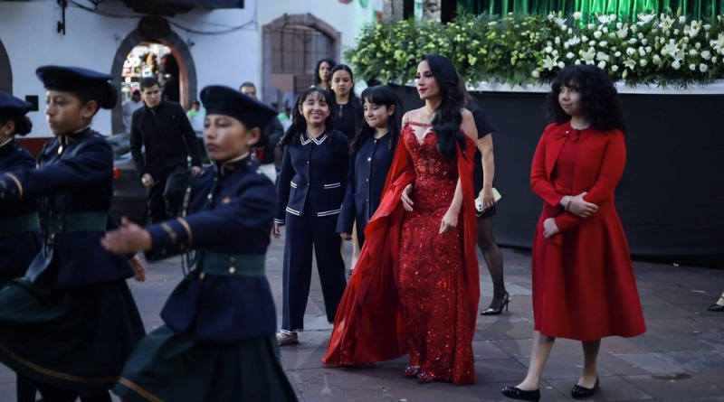 DA ALCALDESA EL GRITO SINTIÉNDOSE MISS UNIVERSO
