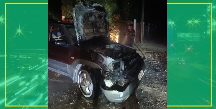 Atienden incendio de vehículo