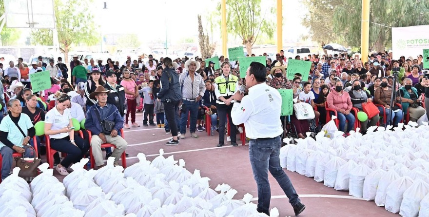 Gobernador impulsa obras en Vanegas