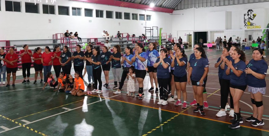 Concluye torneo de voleibol femenino