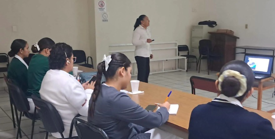 Llevan prevención a preparatoria potosina