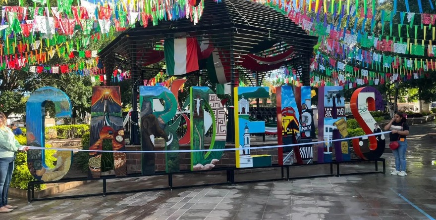 Inauguran letras monumentales de Cárdenas
