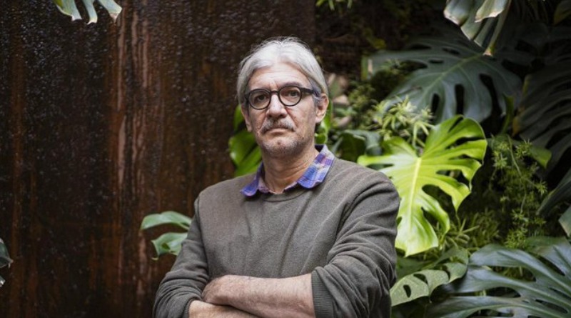 A QUIEN LE ESCRIBO ES AL LENGUAJE: EMILIANO MONGE