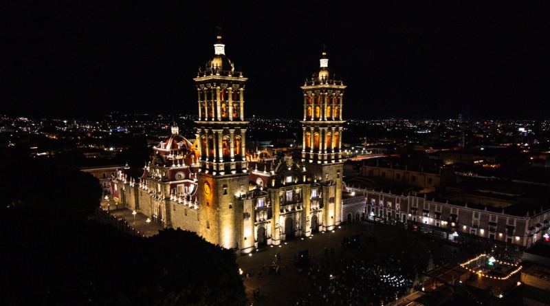 INAUGURAN LUCES EN CATEDRAL DE PUEBLA