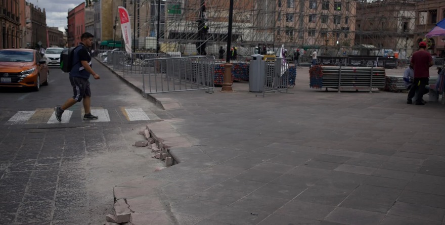 Edil daña la plaza de los fundadores 